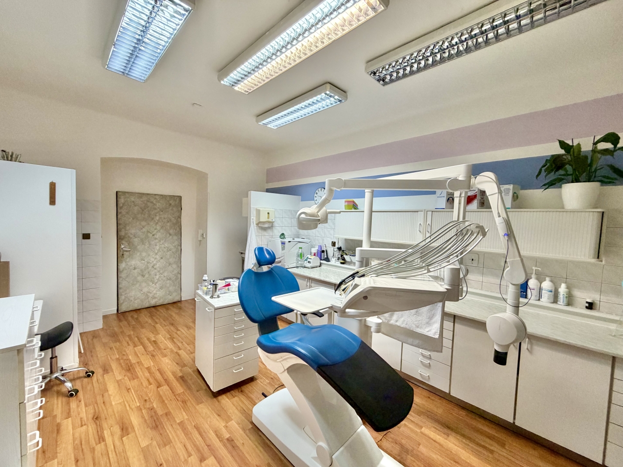 Pronájem zubní/ch ordinace/í v Plzni - vhodné pro zubní lékaře nebo dentální hygienistky Pronájem zubní/ch ordinace/í v Plzni - vhodné pro zubní lékaře nebo dentální hygienistky